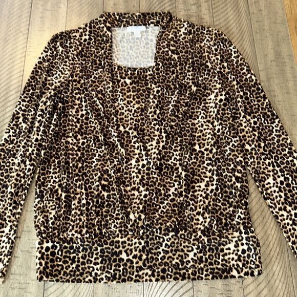 Purr 😸 like a Leopard 🐆 in this Sleek, Soft & Stylish Animal 🦒 Print Blouse. - Picture 3 of 17